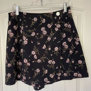 Byer California floral mini skort